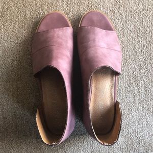 Peep toe low heel sandal